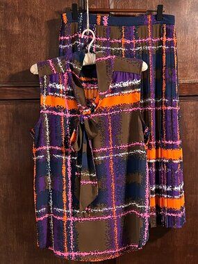 J CREW MULTI COLORED PLEATED SKIRT WITHMATCHING  BLOUSE SIZE M